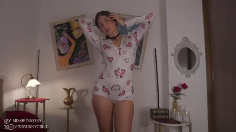 missbunnygirl online show from July 18, 2:10 pm