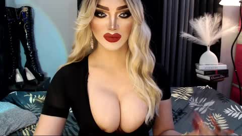 Snapshot of misschannel4sub chatting on March 4, 9:00 pm PRIESTESS CHANNEL online show from March 4, 9:00 pm