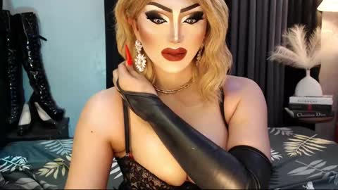 Snapshot of misschannel4sub chatting on September 11, 12:44 am PRIESTESS CHANNEL online show from September 11, 12:44 am
