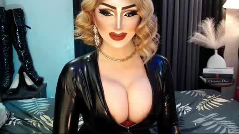 Snapshot of misschannel4sub chatting on September 18, 7:49 pm PRIESTESS CHANNEL online show from September 18, 7:49 pm