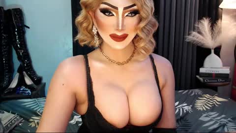 Snapshot of misschannel4sub chatting on September 23, 9:18 pm PRIESTESS CHANNEL online show from September 23, 9:18 pm