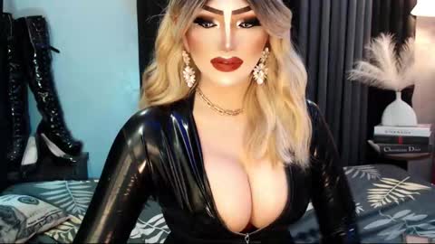 Snapshot of misschannel4sub chatting on September 29, 10:14 pm PRIESTESS CHANNEL online show from September 29, 10:14 pm