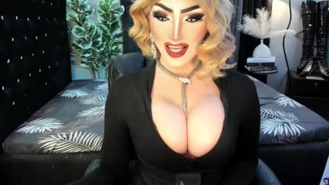 Snapshot of misschannel4sub chatting on October 19, 8:42 pm PRIESTESS CHANNEL online show from October 19, 8:42 pm