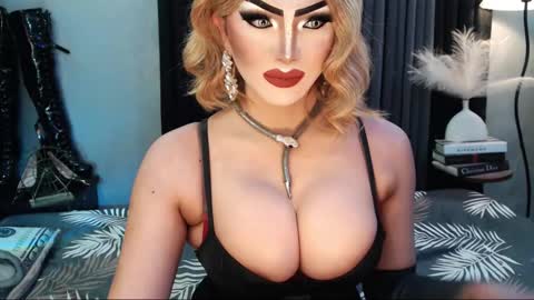 Snapshot of misschannel4sub chatting on October 28, 12:25 am PRIESTESS CHANNEL online show from October 28, 12:25 am