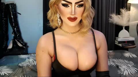 Snapshot of misschannel4sub chatting on October 28, 9:50 pm PRIESTESS CHANNEL online show from October 28, 9:50 pm
