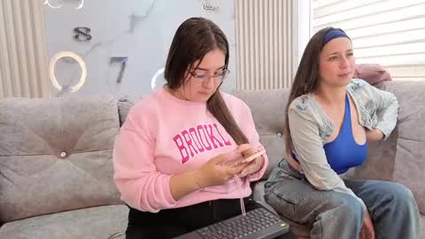 Snapshot of misscheelsee_as chatting on April 14, 1:28 pm misscheelsee_as online show from April 14, 1:28 pm