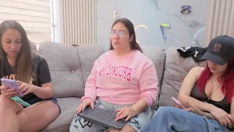 Snapshot of misscheelsee_as chatting on April 28, 3:50 pm misscheelsee_as online show from April 28, 3:50 pm
