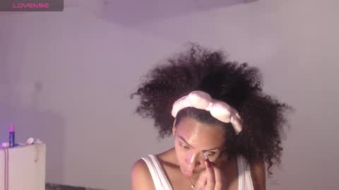 Snapshot of misscruzxz chatting on November 1, 12:01 am Donna di Diamanti online show from November 1, 12:01 am