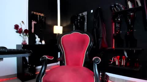 Missdarklady online show from February 11, 9:56 pm