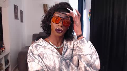 Emilie Diaz online show from February 27, 4:51 pm