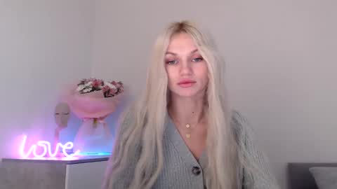 Snapshot of missemma1111 chatting on December 21, 10:19 pm EMMA online show from December 21, 10:19 pm