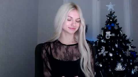 Snapshot of missemma1111 chatting on January 16, 11:37 pm EMMA online show from January 16, 11:37 pm