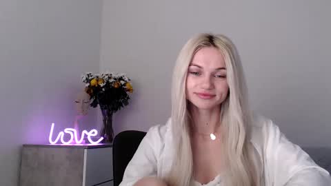 Snapshot of missemma1111 chatting on March 5, 8:42 pm EMMA online show from March 5, 8:42 pm