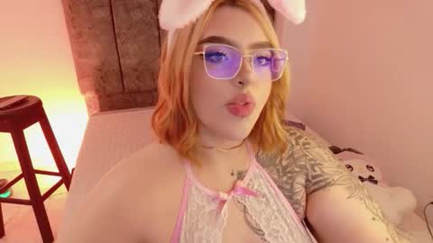 missevans_ online show from January 6, 3:38 pm