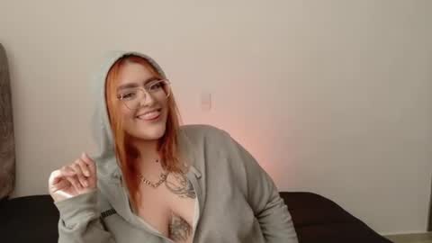 Snapshot of missevans_ chatting on June 16, 3:14 pm missevans_ online show from June 16, 3:14 pm