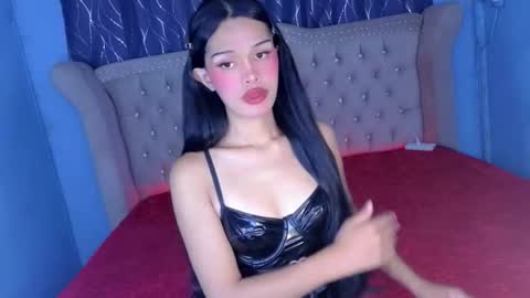 Snapshot of missionary_addiction_cumshot chatting on December 15, 5:55 am im your queen steffie online show from December 15, 5:55 am