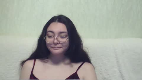 Snapshot of missis_mona chatting on December 18, 6:53 am missis mona online show from December 18, 6:53 am