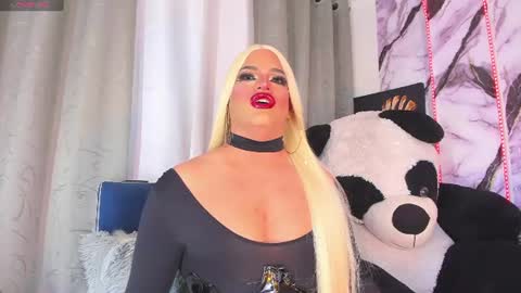 kassandra lazcano online show from June 18, 1:06 am