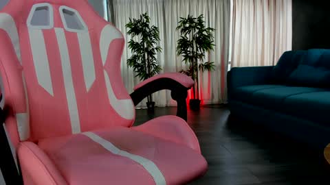 misskiarra online show from January 11, 11:12 am