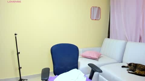 Kimberly Alejandra online show from June 22, 1:29 am