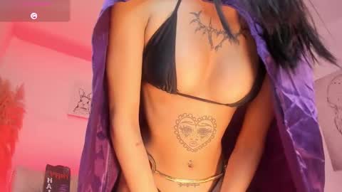 Snapshot of misslinda_ chatting on October 29, 9:27 pm Linda online show from October 29, 9:27 pm