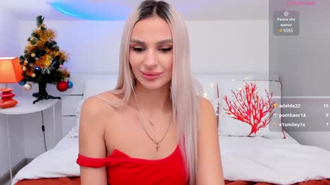 Snapshot of misslou_ chatting on December 25, 10:06 am Lou online show from December 25, 10:06 am