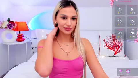 Snapshot of misslou_ chatting on February 15, 9:49 am Lou online show from February 15, 9:49 am