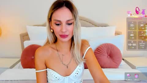 Snapshot of misslou_ chatting on October 17, 5:21 am Lou online show from October 17, 5:21 am