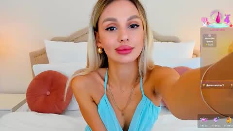Snapshot of misslou_ chatting on October 18, 5:32 am Lou online show from October 18, 5:32 am