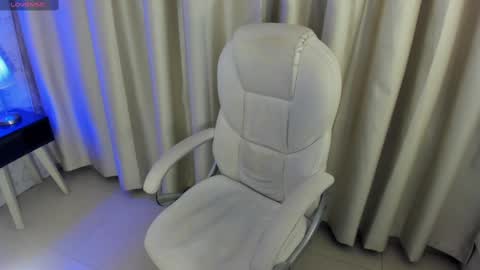 Snapshot of misslynn_ chatting on November 9, 4:11 am i am lyn online show from November 9, 4:11 am