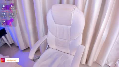 Snapshot of misslynn_ chatting on November 19, 3:28 am i am lyn online show from November 19, 3:28 am