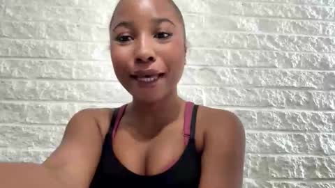 missmarimac online show from March 11, 4:02 pm