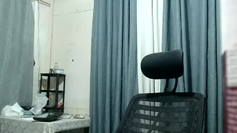 mayeth online show from December 3, 8:50 pm