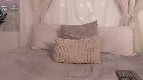 Snapshot of missmeegan_ chatting on July 28, 3:21 pm Alejandra online show from July 28, 3:21 pm