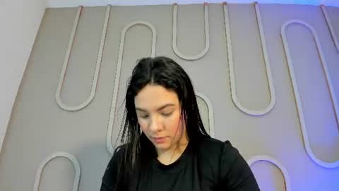 Snapshot of missmiaa_ chatting on June 19, 11:47 am Mia online show from June 19, 11:47 am