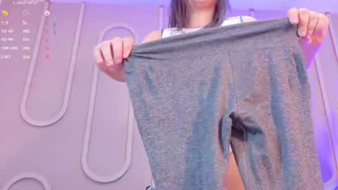 Snapshot of missmiaa_ chatting on July 28, 2:13 pm Mia online show from July 28, 2:13 pm