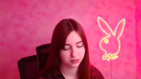 Mia online show from November 18, 7:07 pm