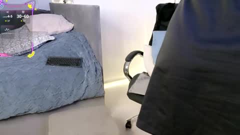 Mia online show from February 1, 8:29 pm