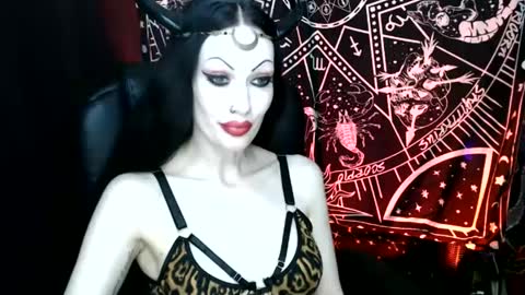 Snapshot of missmoondoll chatting on January 2, 4:30 am MissMoonDoll online show from January 2, 4:30 am