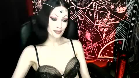 Snapshot of missmoondoll chatting on January 4, 7:03 am MissMoonDoll online show from January 4, 7:03 am