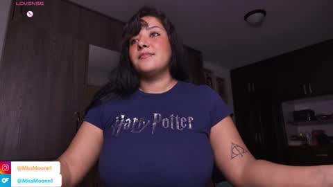 Snapshot of missmoonn chatting on November 13, 8:19 pm MissMoon online show from November 13, 8:19 pm