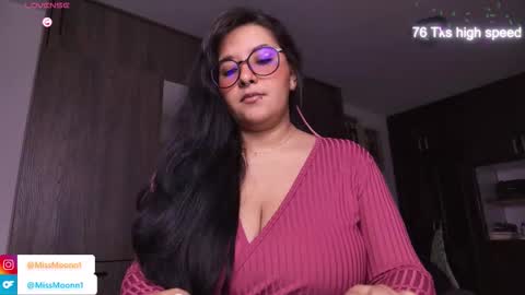 Snapshot of missmoonn chatting on November 18, 9:52 pm MissMoon online show from November 18, 9:52 pm