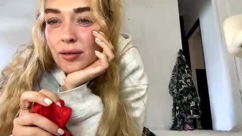 Snapshot of missnatural1 chatting on June 10, 1:32 pm Miss Natural online show from June 10, 1:32 pm