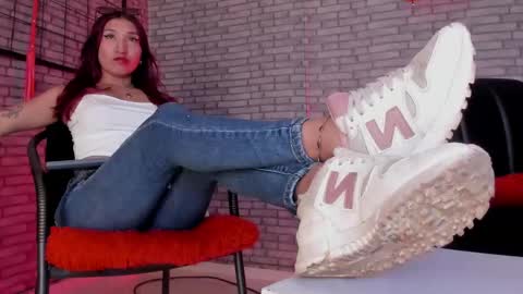 Snapshot of missnix_ chatting on May 5, 3:31 pm Alana online show from May 5, 3:31 pm
