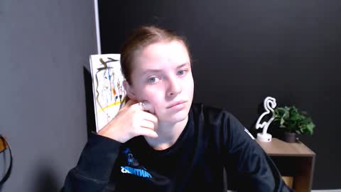 Snapshot of missoliviaa_ chatting on November 12, 1:44 pm Olivia online show from November 12, 1:44 pm