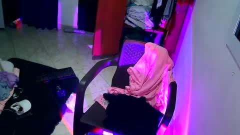Snapshot of misspink152015 chatting on July 28, 4:39 pm sarah online show from July 28, 4:39 pm