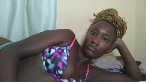 Snapshot of missprettygal chatting on March 12, 10:05 am pretty gal online show from March 12, 10:05 am