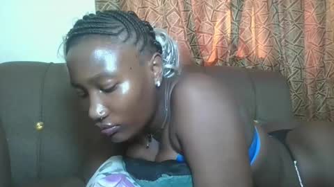 Snapshot of missprettygal chatting on November 19, 1:00 pm pretty gal online show from November 19, 1:00 pm