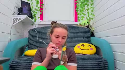 . online show from December 1, 7:35 am