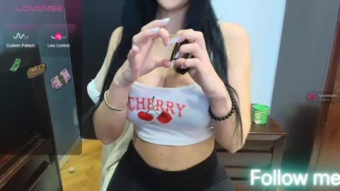 Olivia FOLLOW ME TO GET   Thumb UP me please its important   online show from April 28, 8:30 am